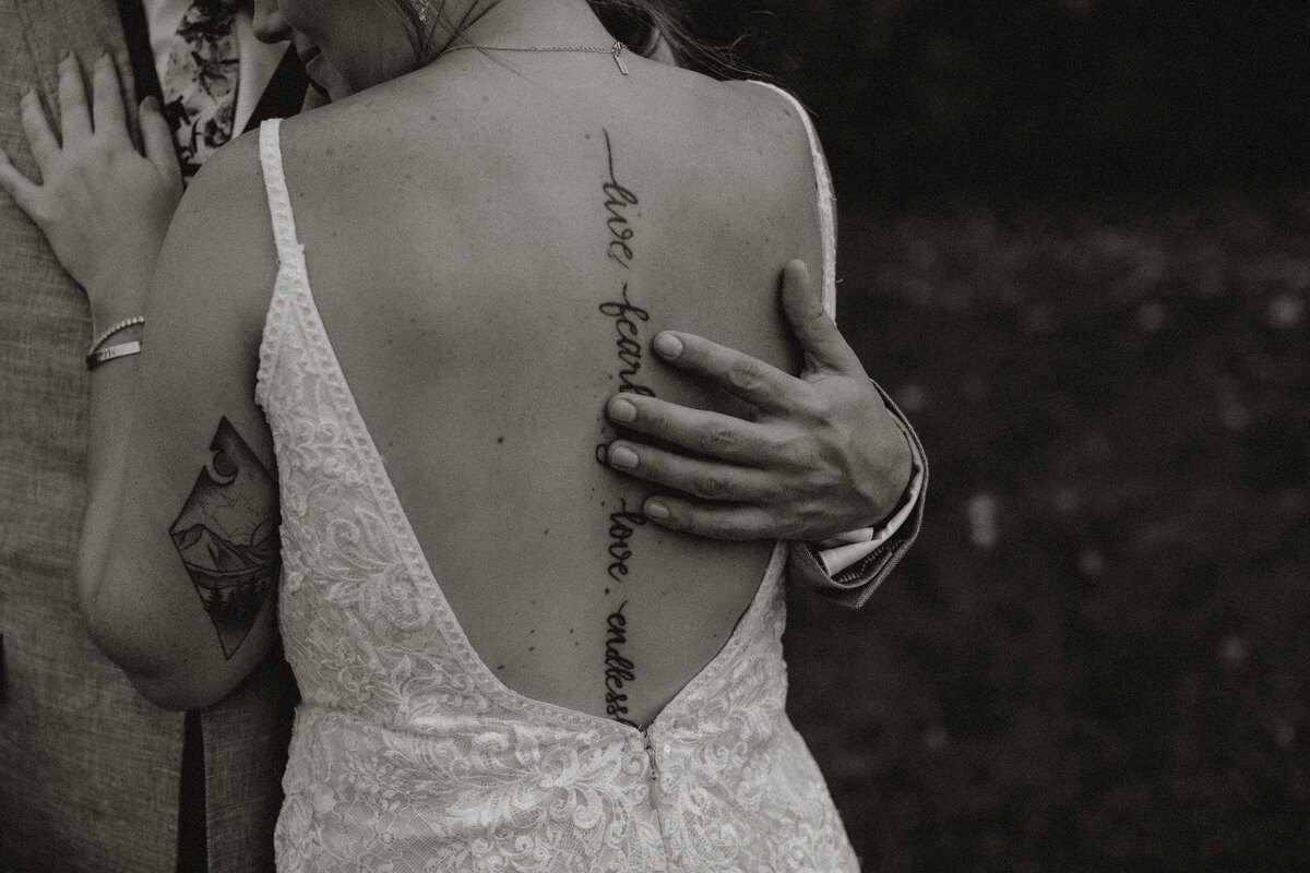 Valparaiso-Indiana-wedding-bride-and-groom-first-look-anderson-winery-67