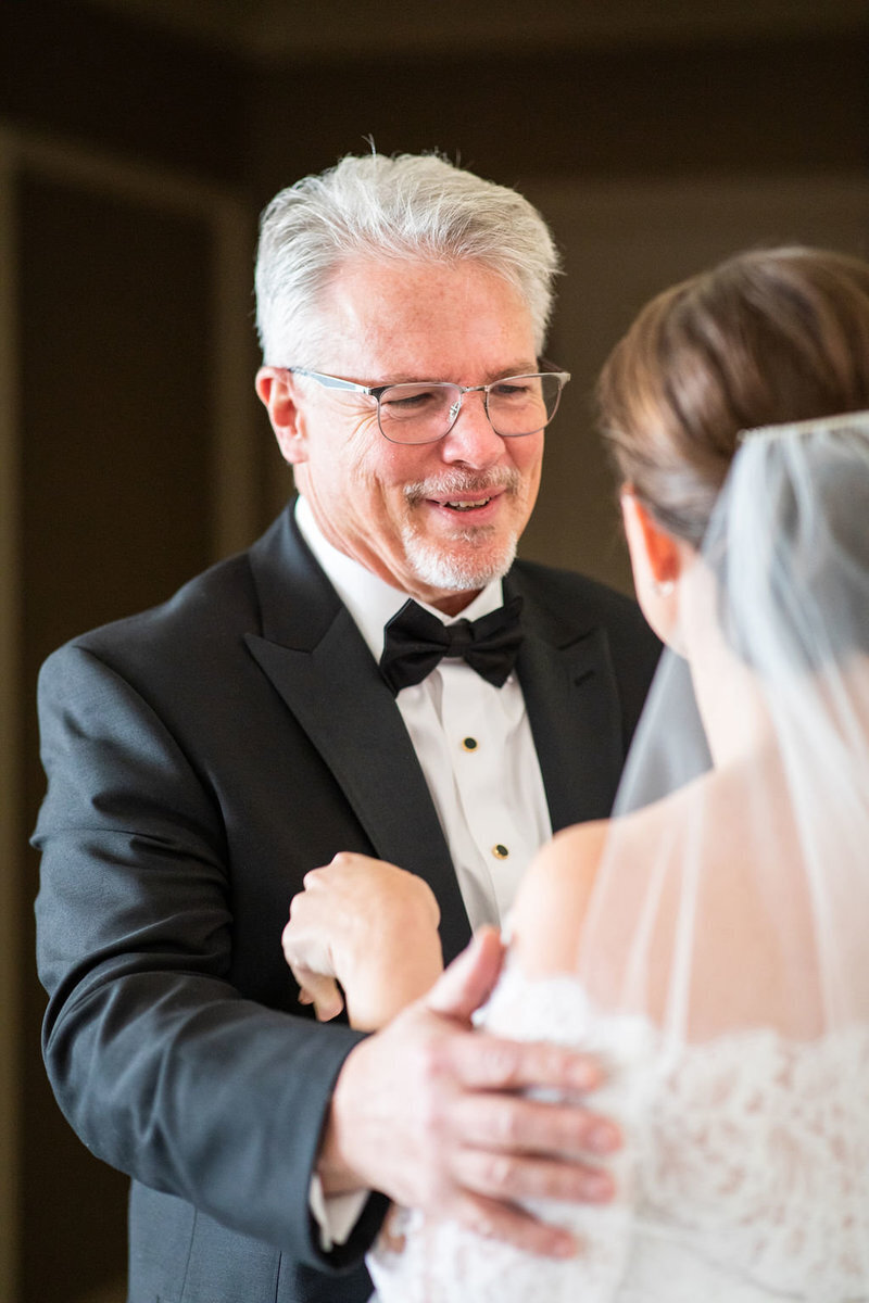 father-first-look-bride-patricia-lyons