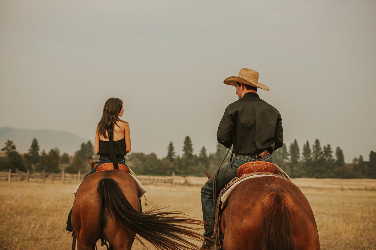 presley-gray-horseback-western-montana-engagement2310