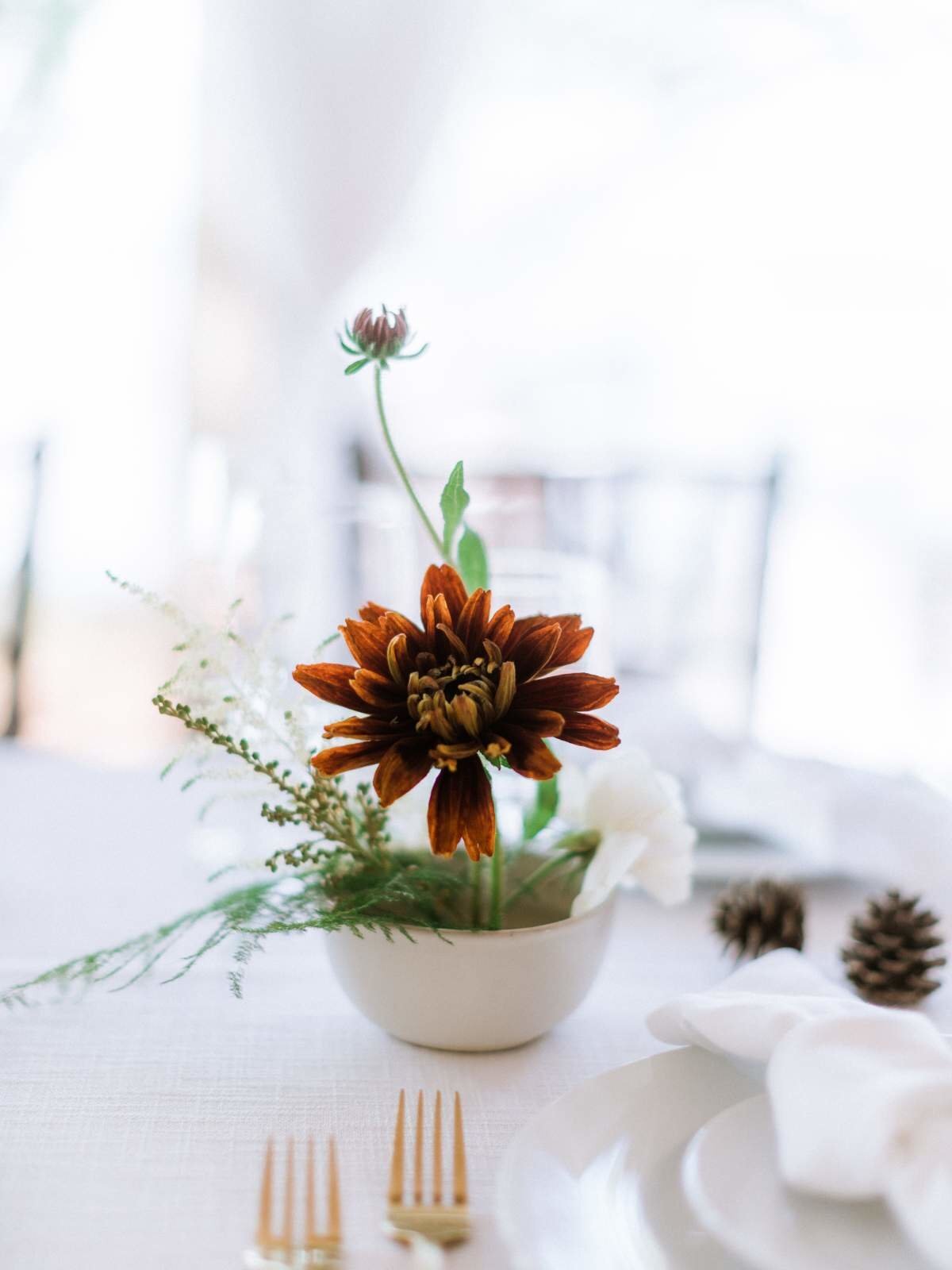 minimal-brown-wedding-flowers-northern-michigan-florist