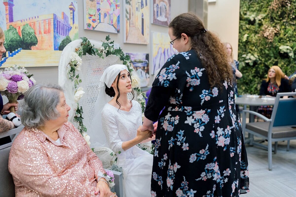 Eliana-Melmed-Photography-Chicago-LosAngeles-Jewish-WeddingPhotographer-CarmiKalman-KabbalatPanim-00025