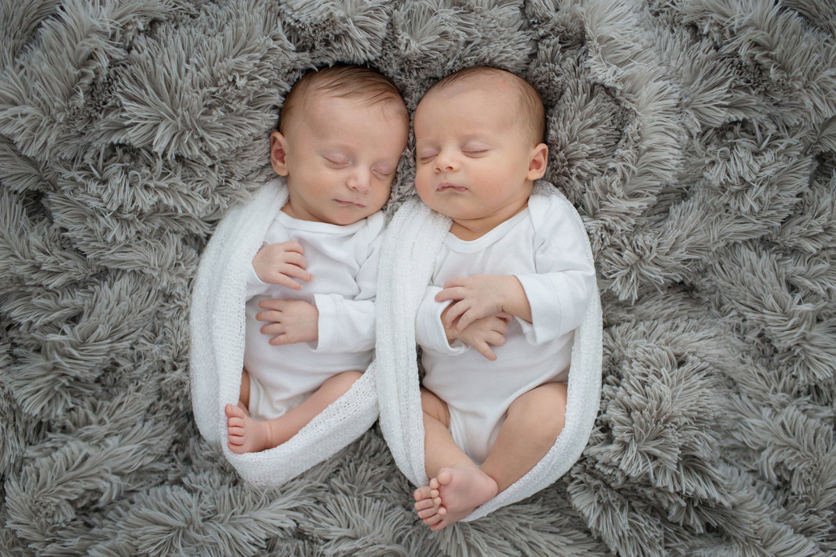 Wouk49-baby-twins-photos-home-st-louis-photographer