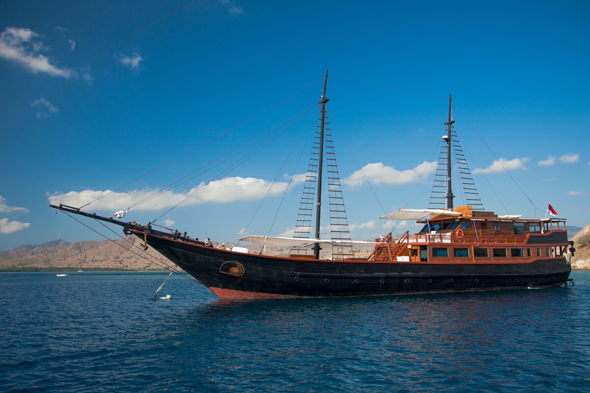 Samata Luxury Yacht Charter Komodo Boat Samata 2
