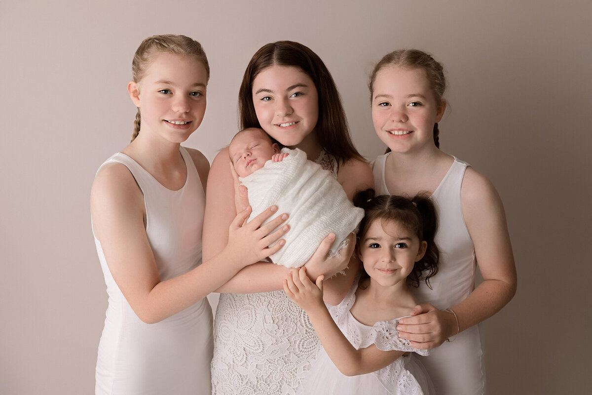 Elevate your family moments with Aurora Joy Photography, your trusted Melbourne and Bendigo photographer. From baby photos to cake smash delights, family portraits, maternity sessions, and newborn photography, our skilled team captures the beauty of every milestone