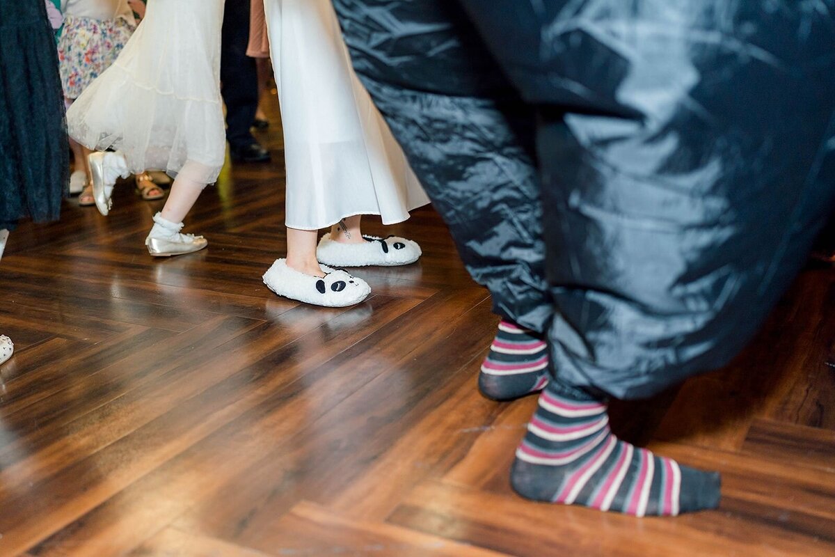 Eliana-Melmed-Photography-Chicago-LosAngeles-Jewish-WeddingPhotographer-CarmiKalman-WomensDancing-00098