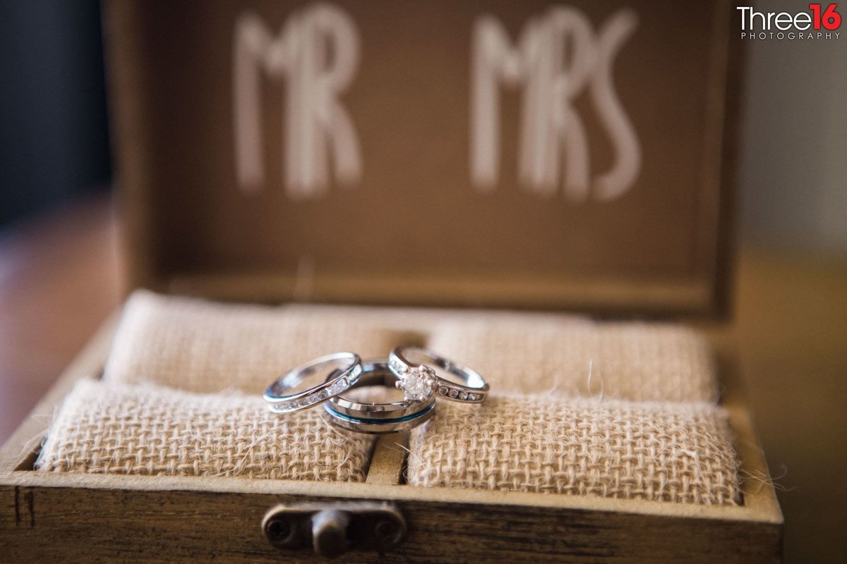 Mr and Mrs wedding rings