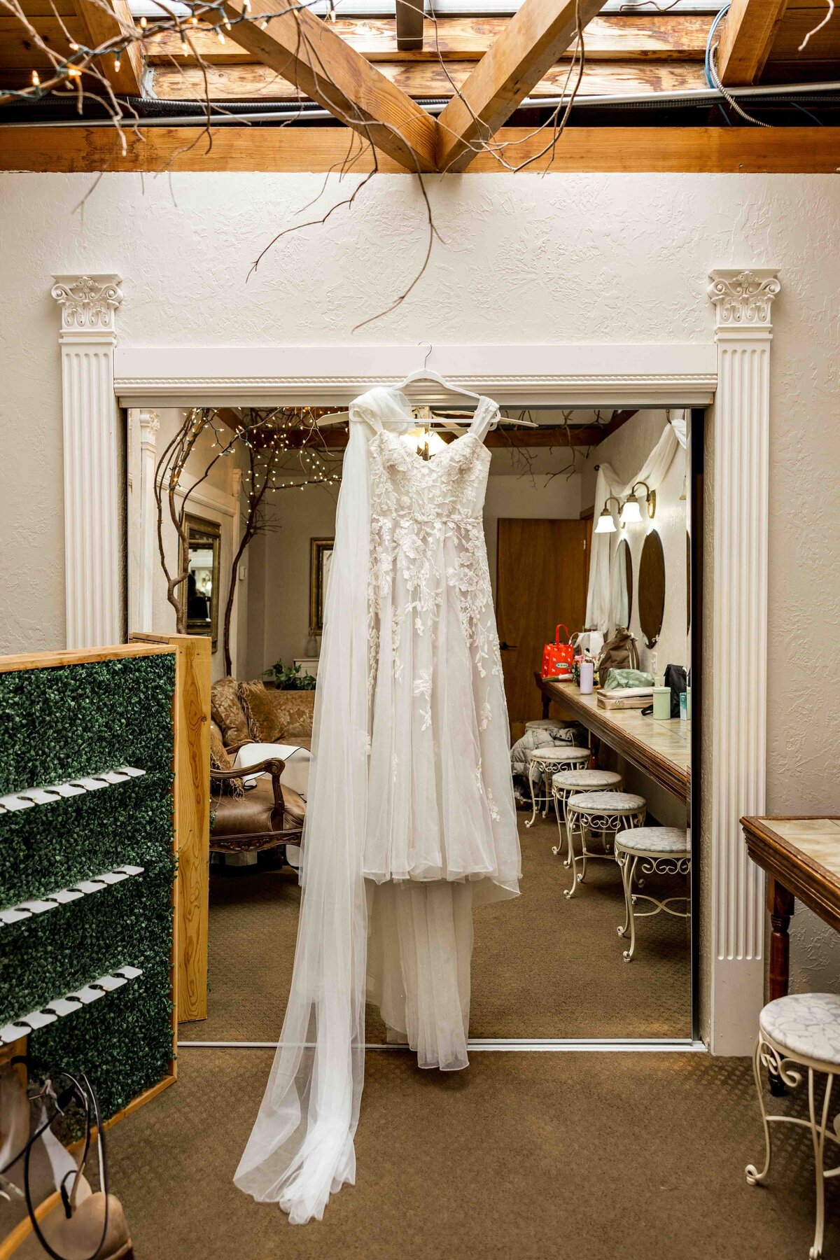 Elona_Shea_Photography_lake_Seattle_washington_kiana_lodge_wedding-21