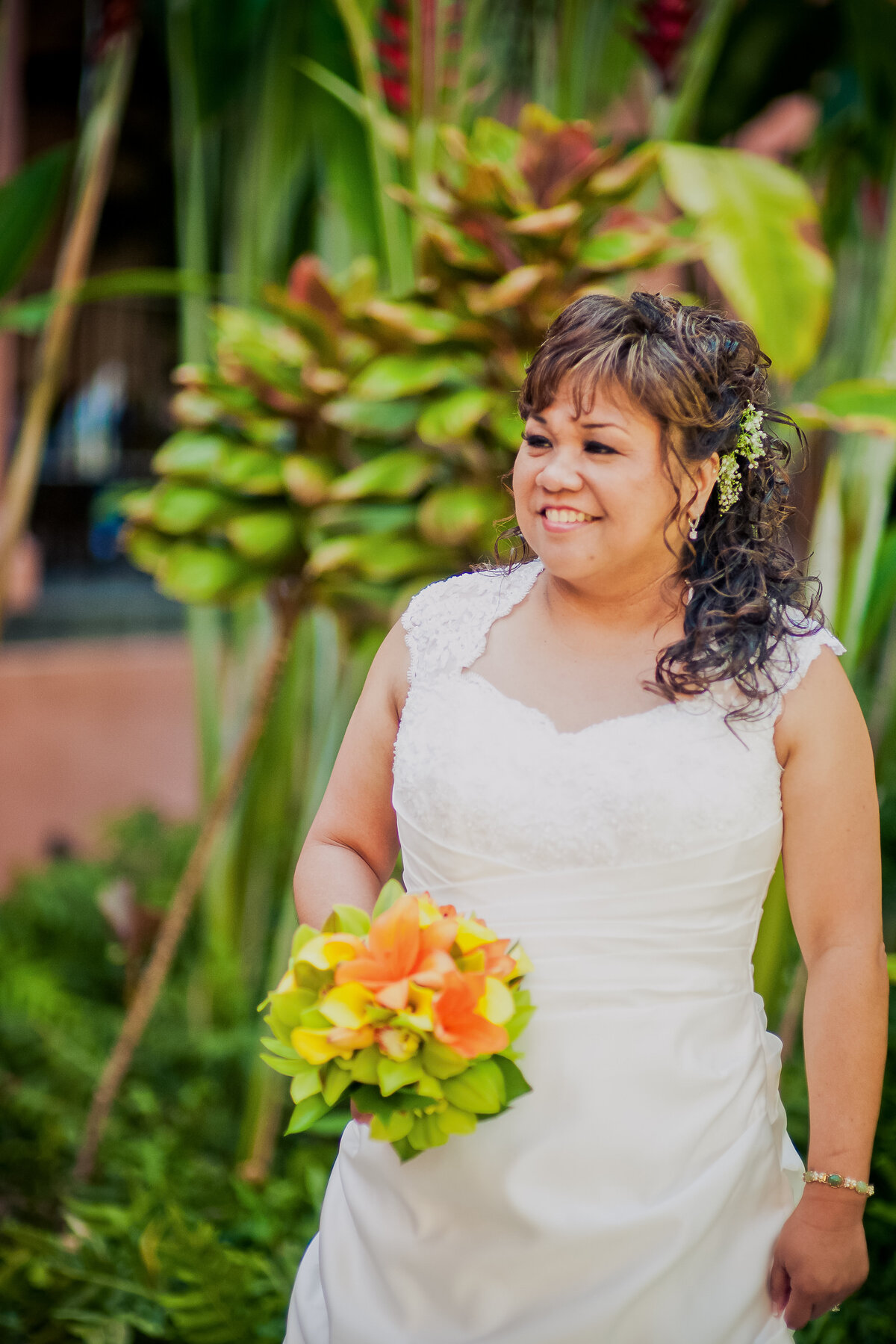 Candid Photo of a Bride at the Royal Hawaiian Hotel