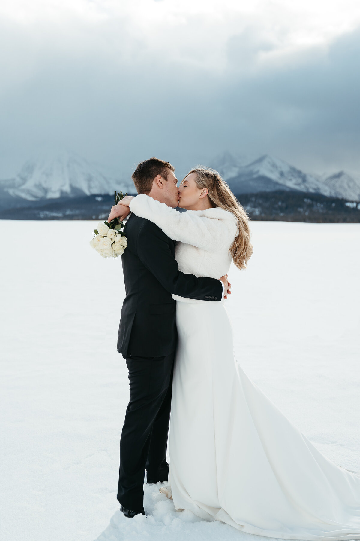 sunandpeakphotos-bigbear-california-wedding-photographer-intimatewedding-elopement-snowywedding-snowybigbearwedding-desireeandjake-511