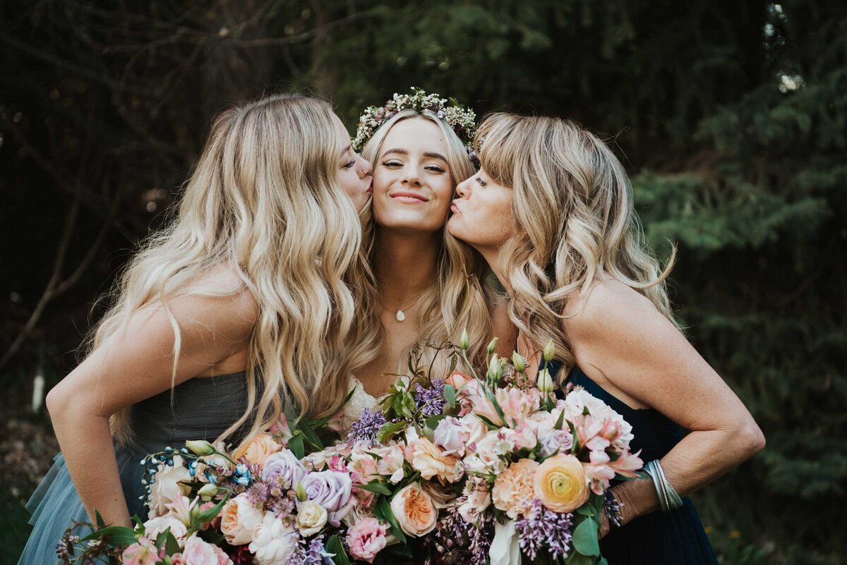 bride-and-bridesmaids-flowers