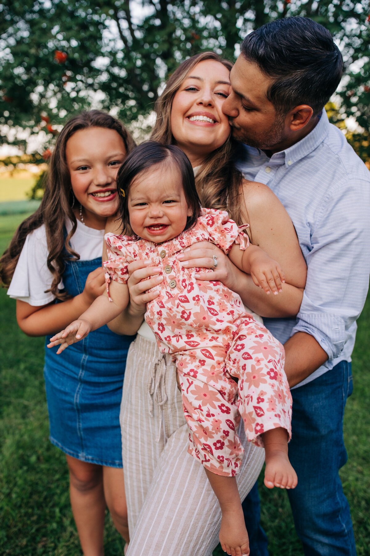 Outdoor-Garden-Family-Photos-Hartford-WI2