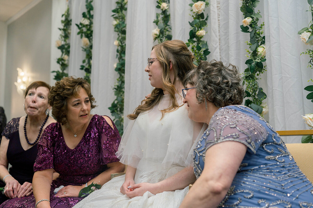 Eliana-Melmed-Photography-Chicago-LosAngeles-Jewish-WeddingPhotography-KabbalatPanim-00067