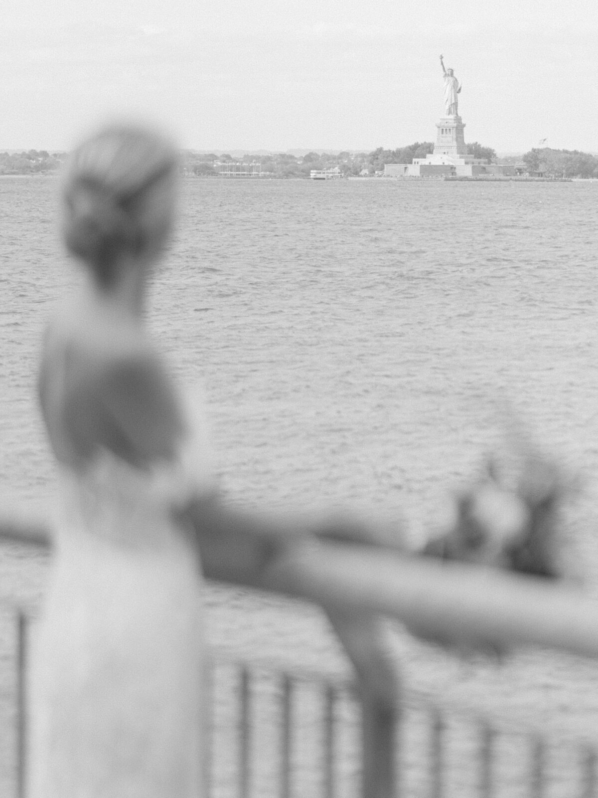 libertywarehouse-newyorkwedding-weddingwithaview-felixfeyginphotography-014