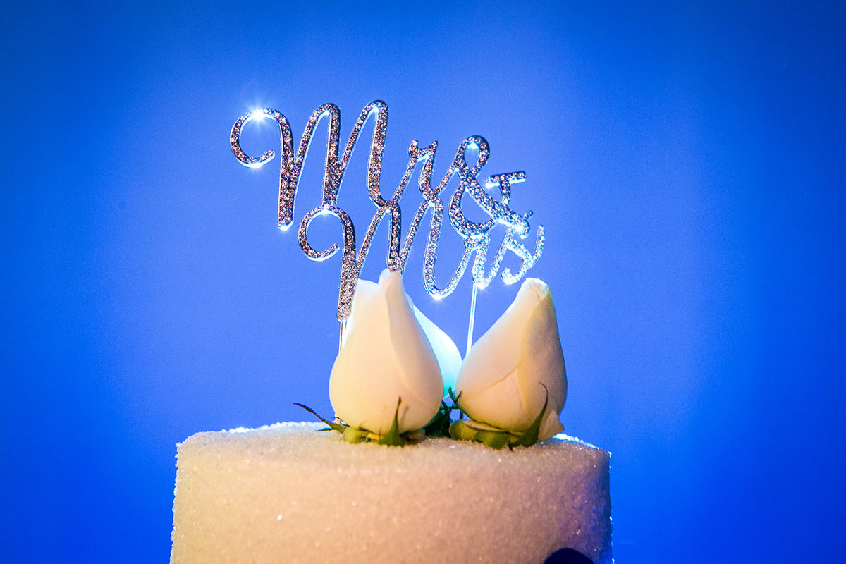 wedding photos mr and mrs cake topper