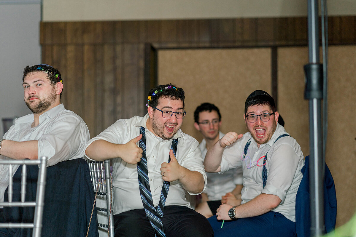 Eliana-Melmed-Photography-Chicago-LosAngeles-Jewish-WeddingPhotography-ElianaSklar-DanceFloor-00257