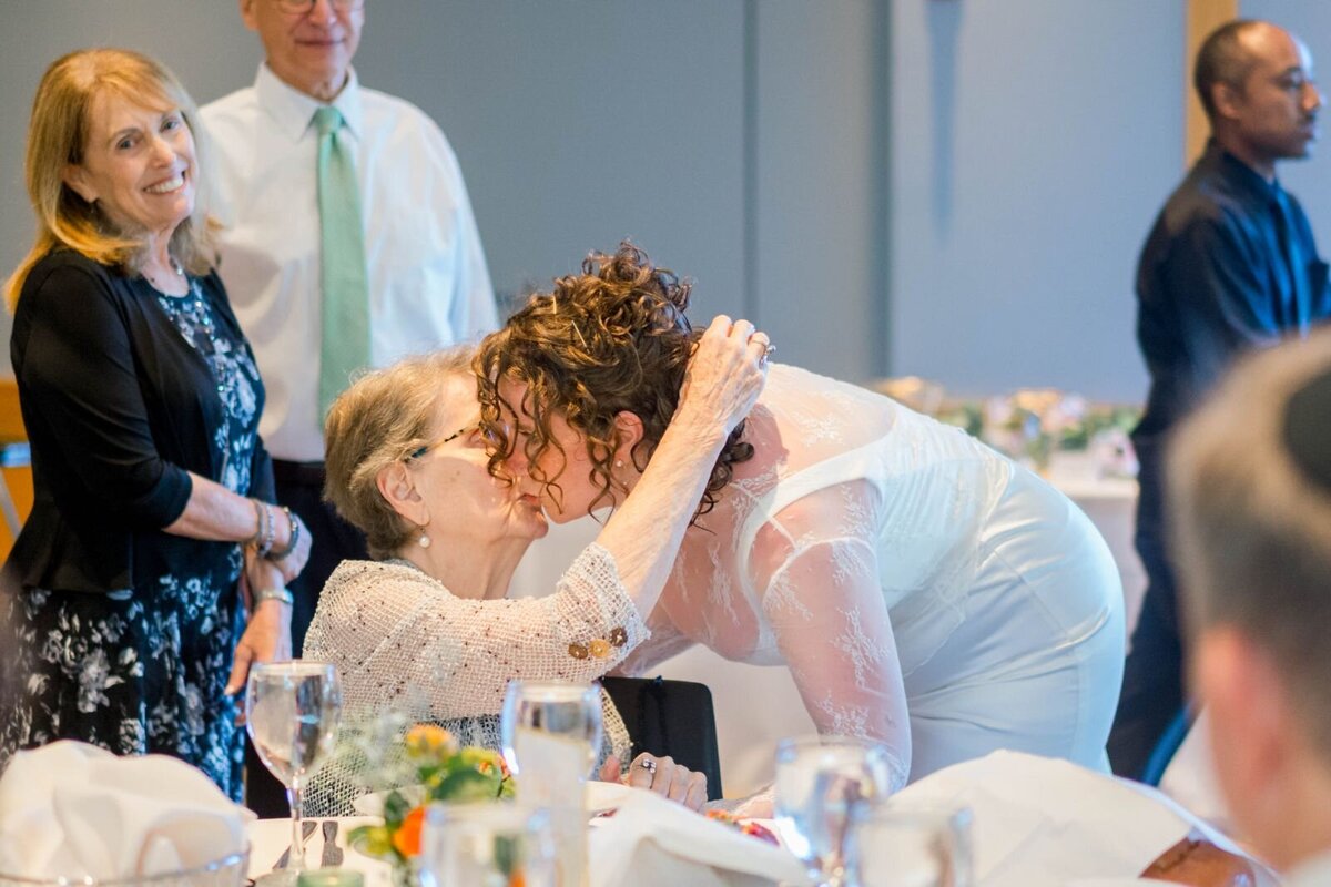 Eliana-Melmed-Photography-Chicago-LosAngeles-Jewish-WeddingPhotography-ShulaNoah-SneakPeek-00123