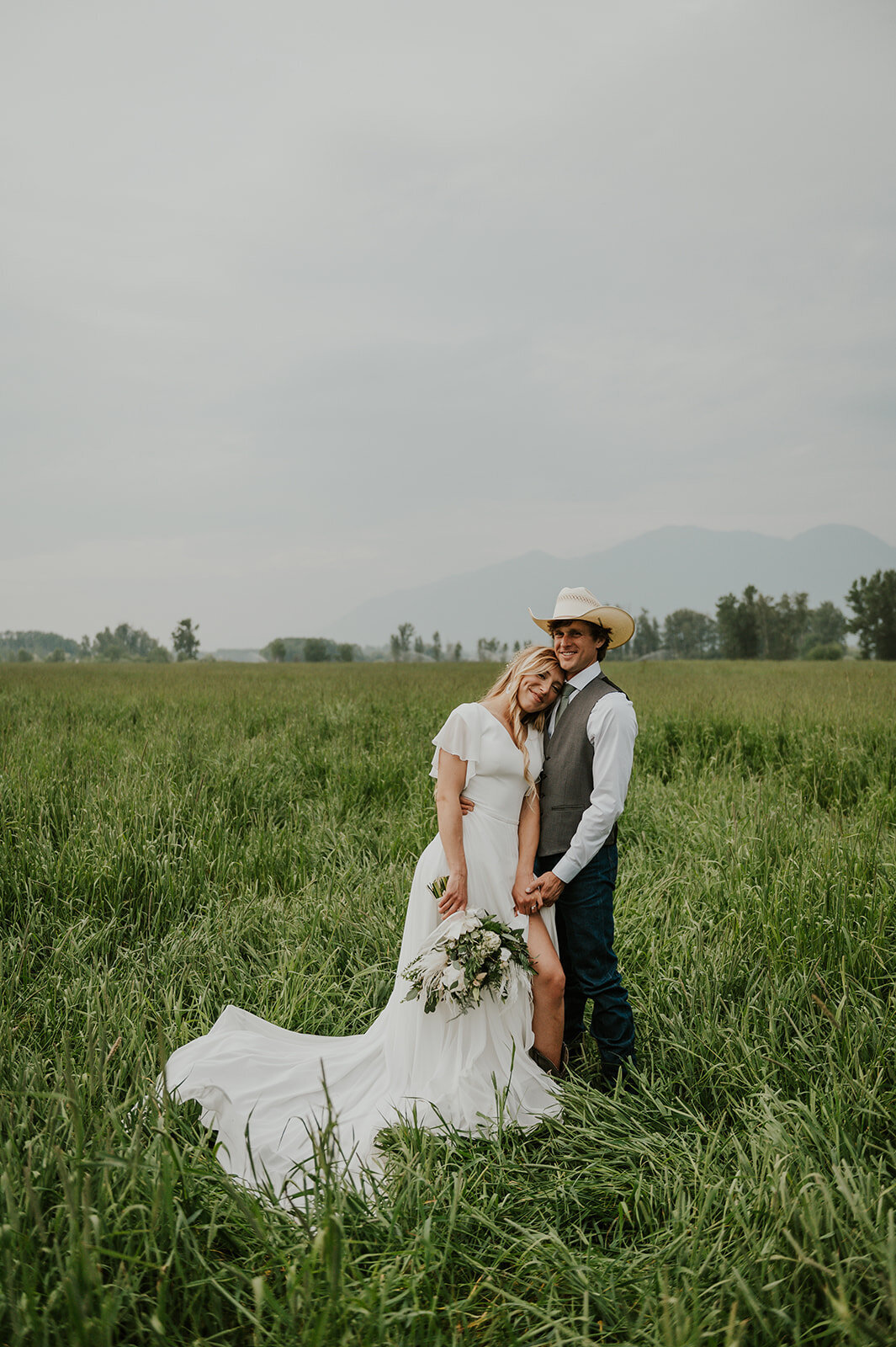 presley-gray-photo-elegant-montana-wedding-9002