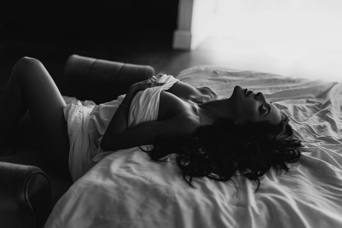 Fresno’s top-rated boudoir studio for women looking for a transformative, empowering photo shoot.
