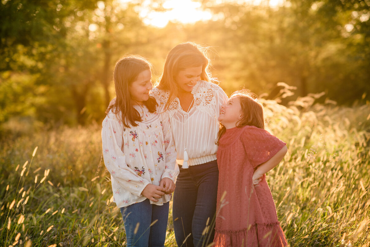 Des-Moines-Iowa-Family-Photographer-Theresa-Schumacher-Photography-Golden-Hour-Grass-Mother-Daughter