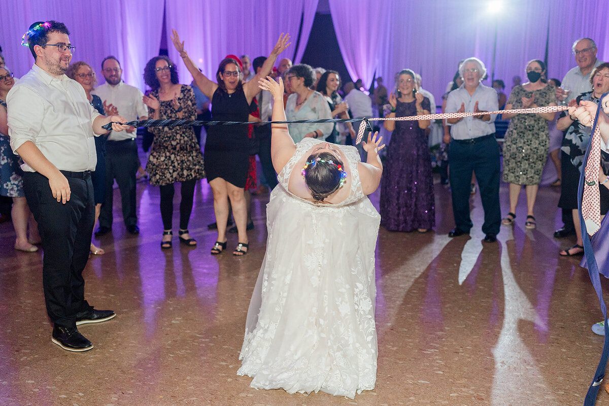 Eliana-Melmed-Photography-Chicago-LosAngeles-Jewish-WeddingPhotography-ElianaSklar-DanceFloor-00201