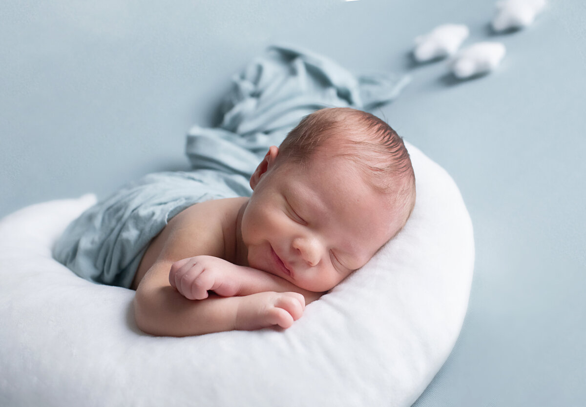 newborn-baby-stars-and-moon-cuayhoga-falls-photographer