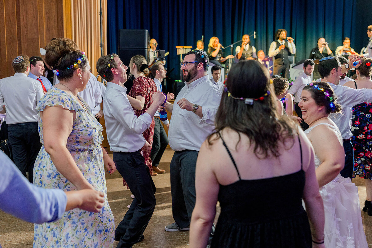 Eliana-Melmed-Photography-Chicago-LosAngeles-Jewish-WeddingPhotography-ElianaSklar-DanceFloor-00217