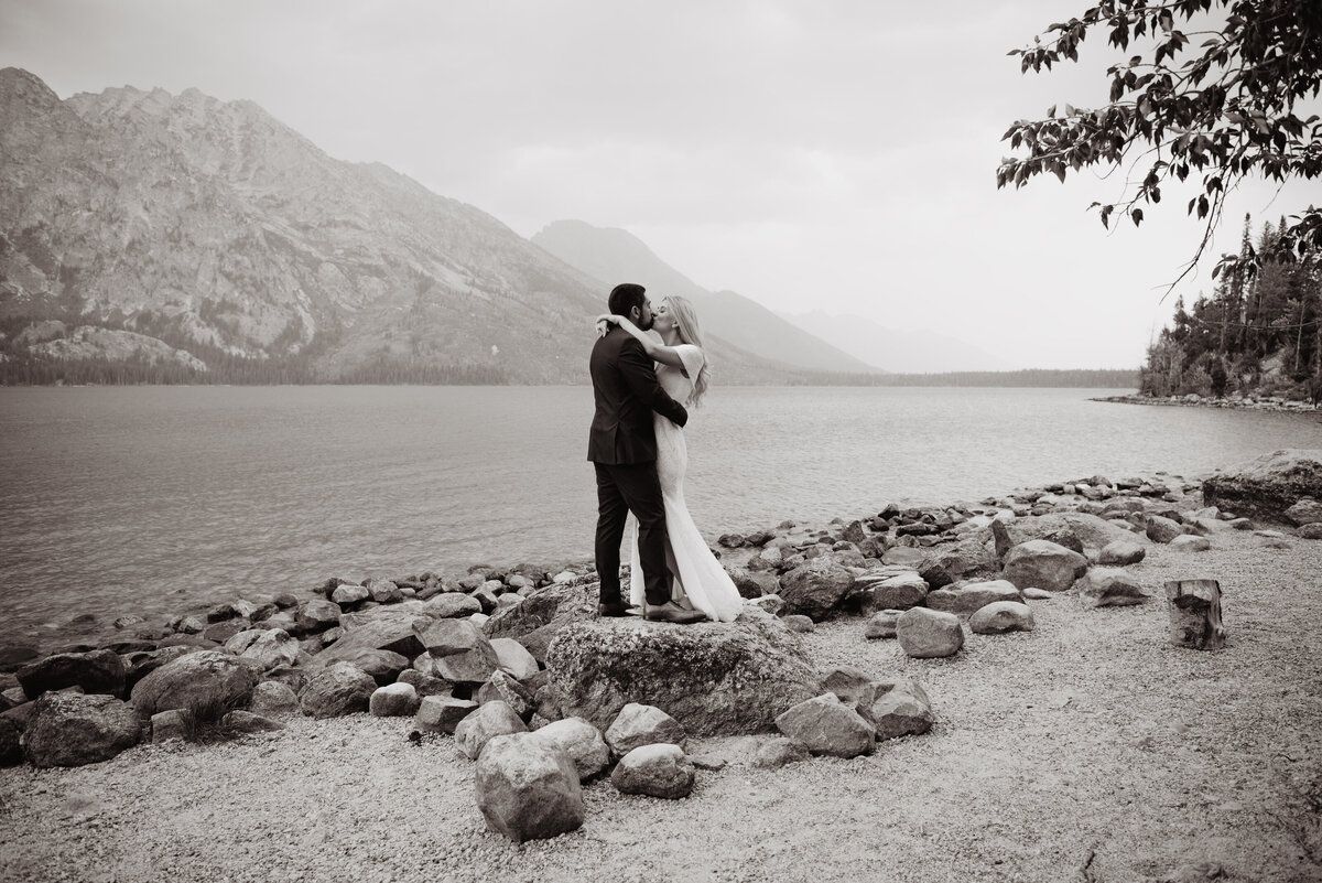 Photographers Jackson Hole capture bride and groom black and white portraits