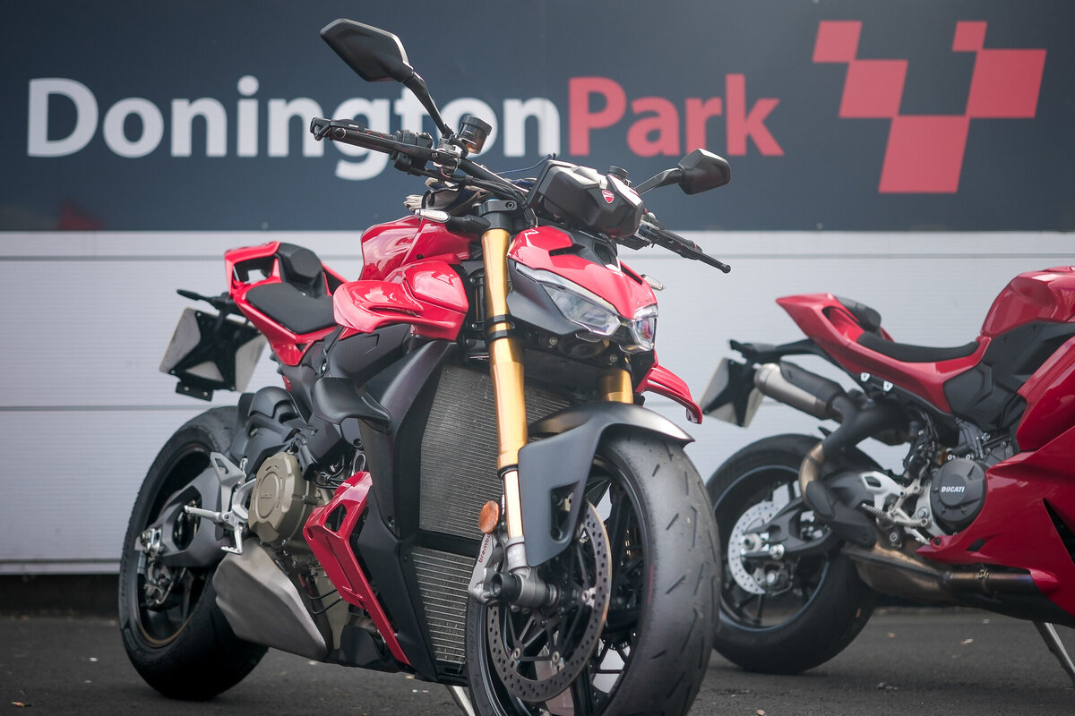 Boombox Ducati UK-08