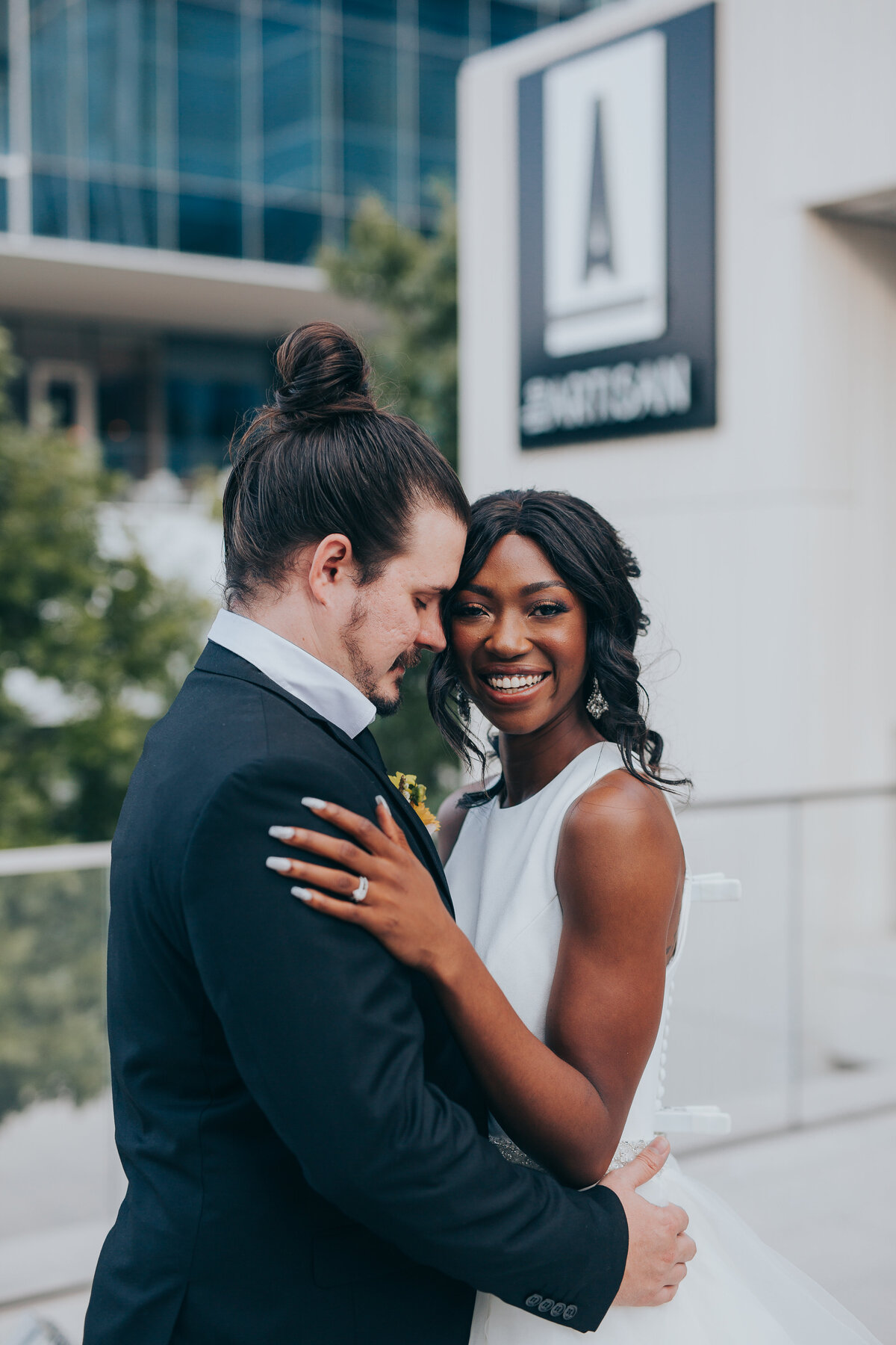 The Artisan Downtown Dallas Nimbus Events Modern Couple Pictures