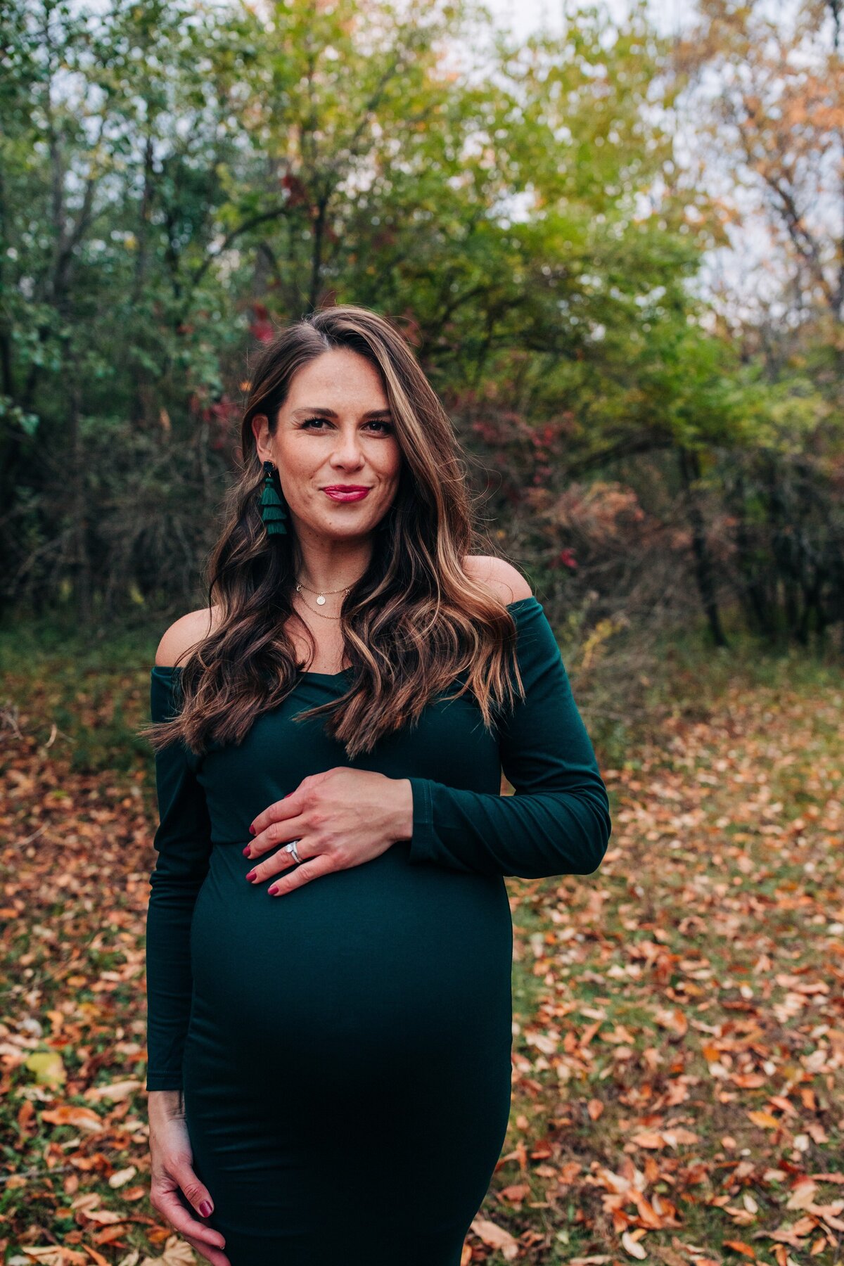 outdoor-maternity-session-green-dress-Milwaukee8