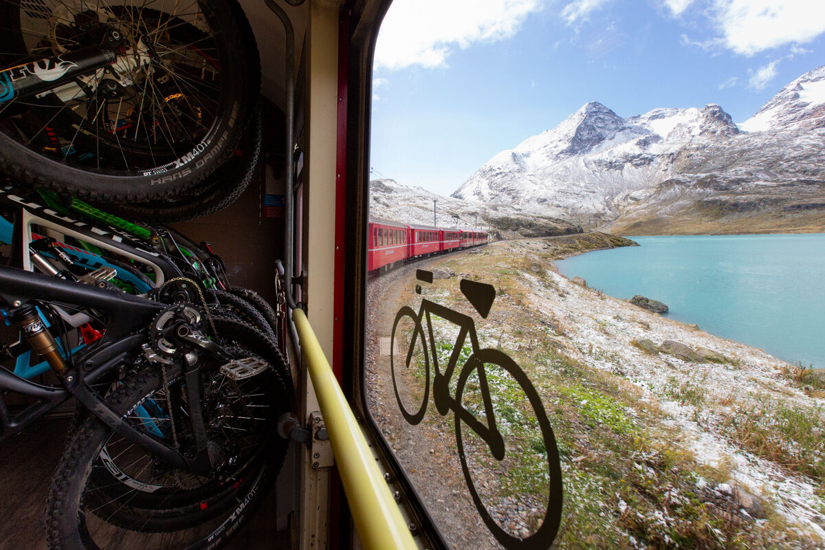 mountainbiking_train_alps_switzerland