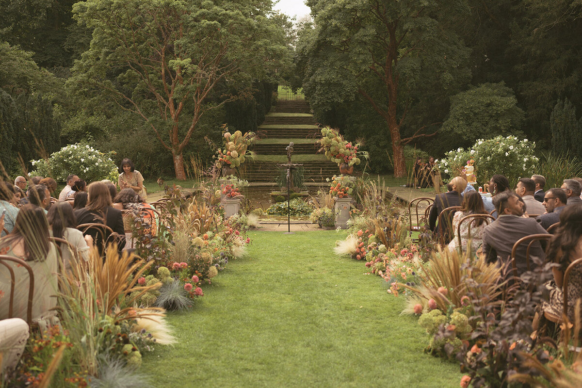 english-garden-ceremony-cornwell-manor