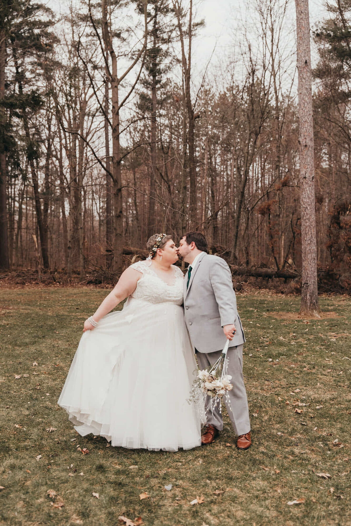 outdoor wedding first kiss
