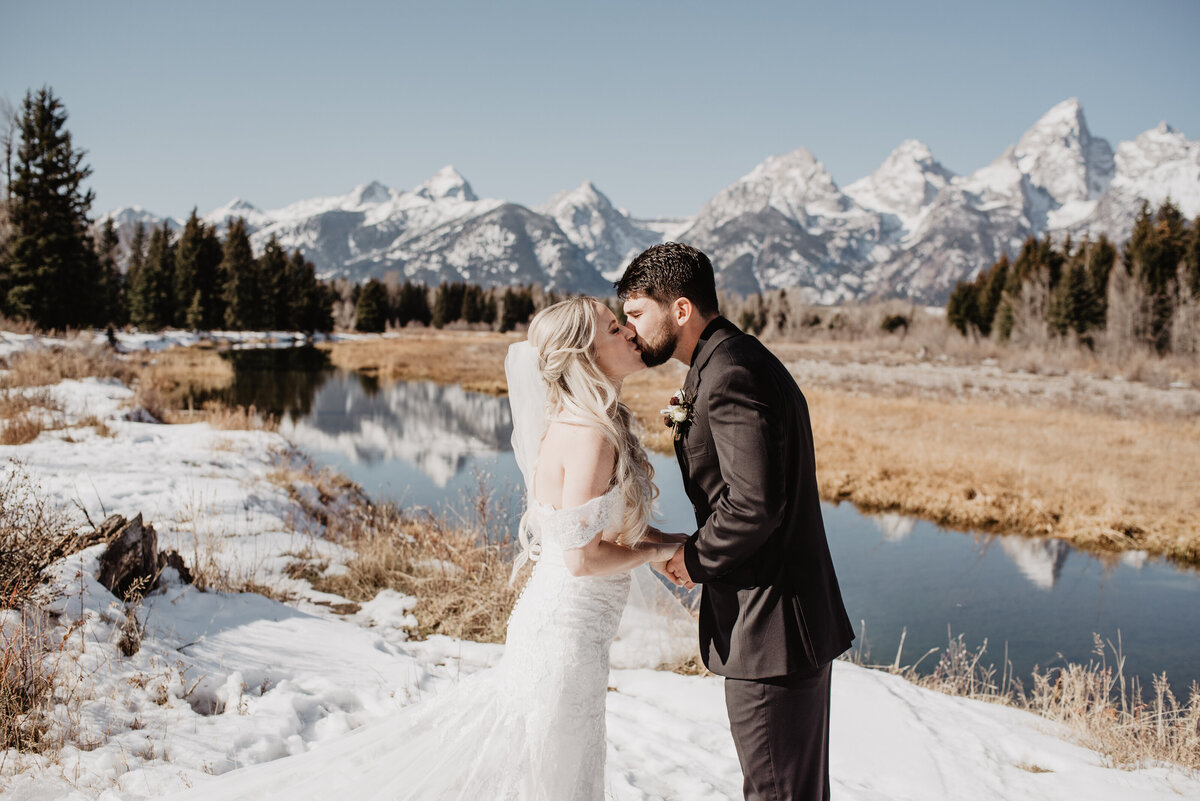 Jackson Hole Photographers capture bride and groom kissing