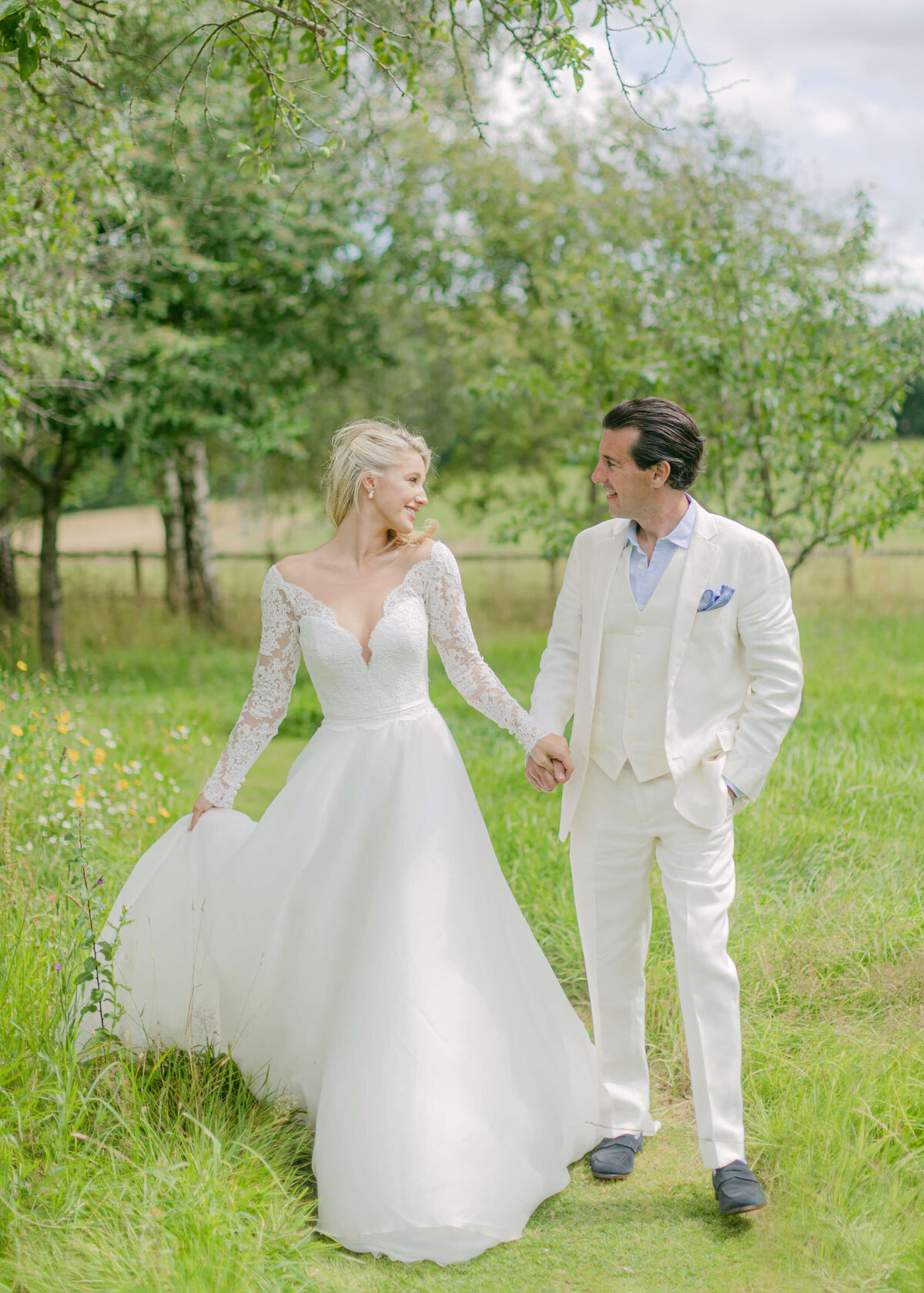 chloe-winstanley-weddings-hambleden-suzanne-neville-bride-groom-walking