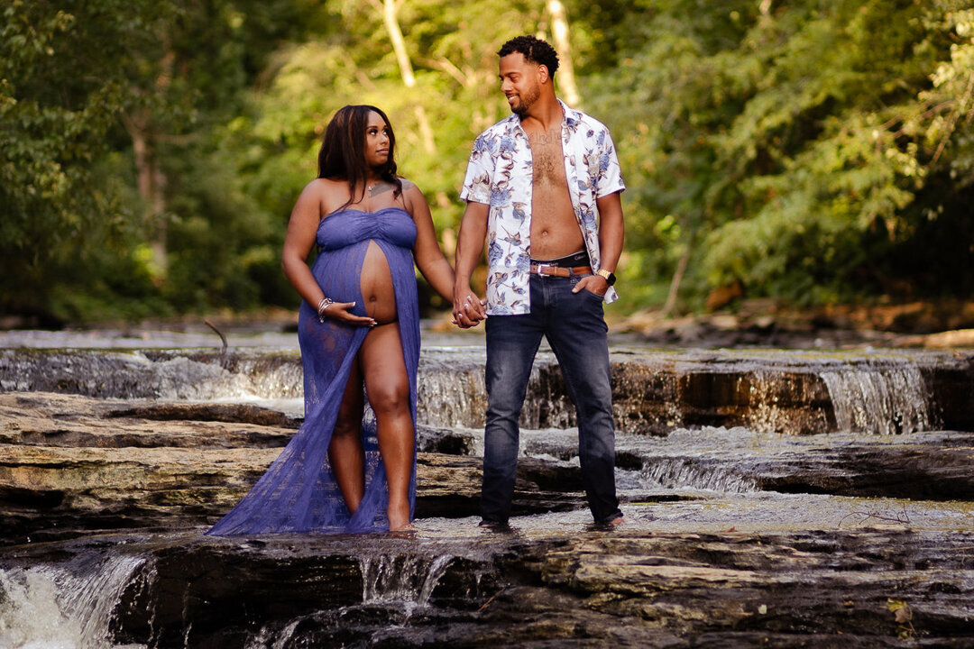 maternity photoshoot at a waterfall at vickery creek Georgia
