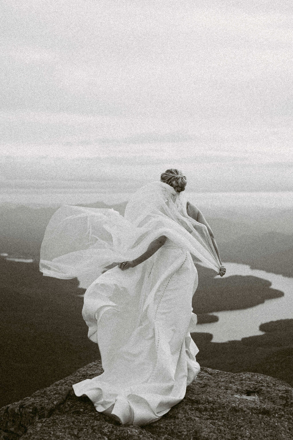 Story-driven Oregon wedding photographer creating refined, timeless editorial documentary photography.