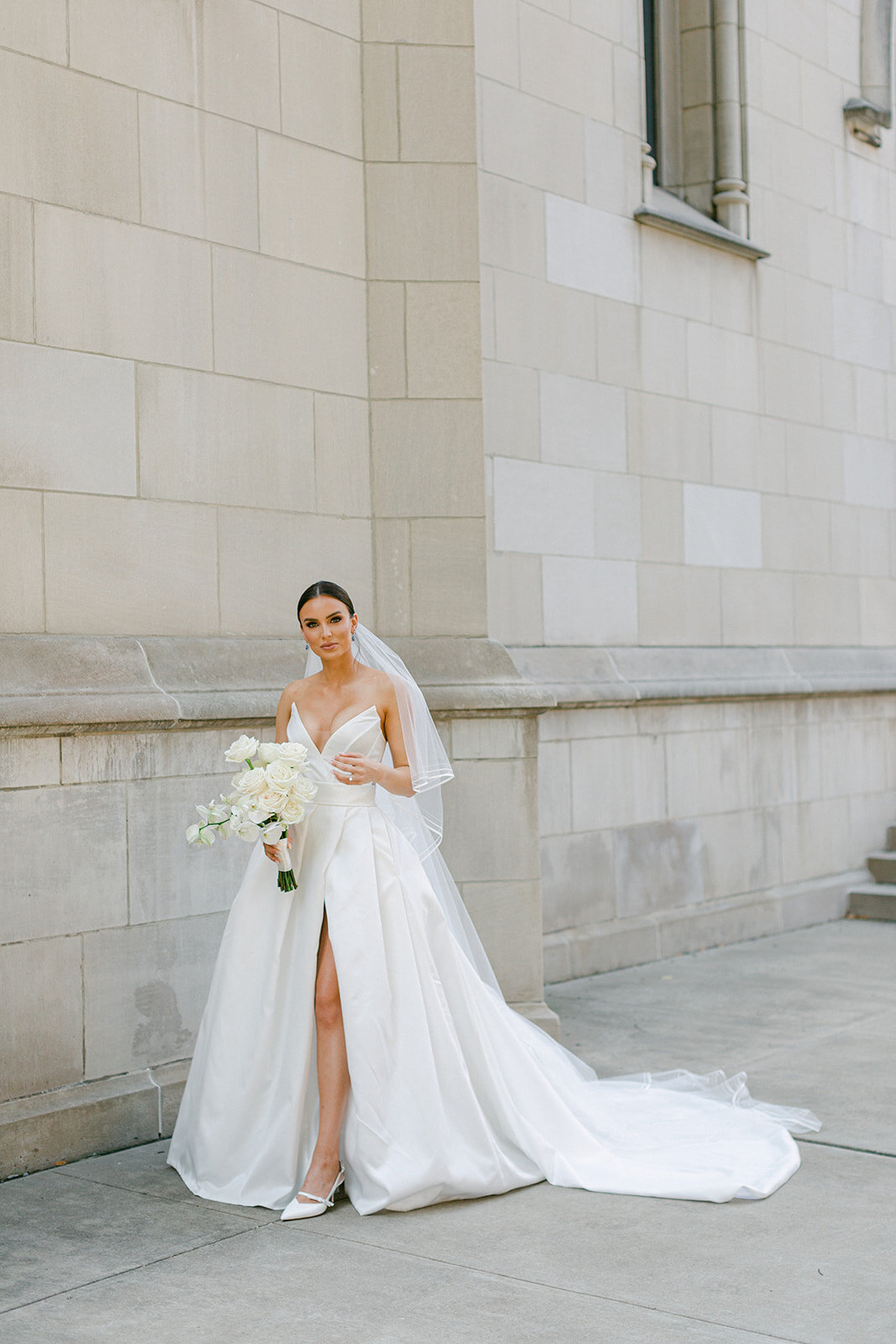 Elegant wedding ceremony at the Carnegie Museum of Natural History in Pittsburgh
