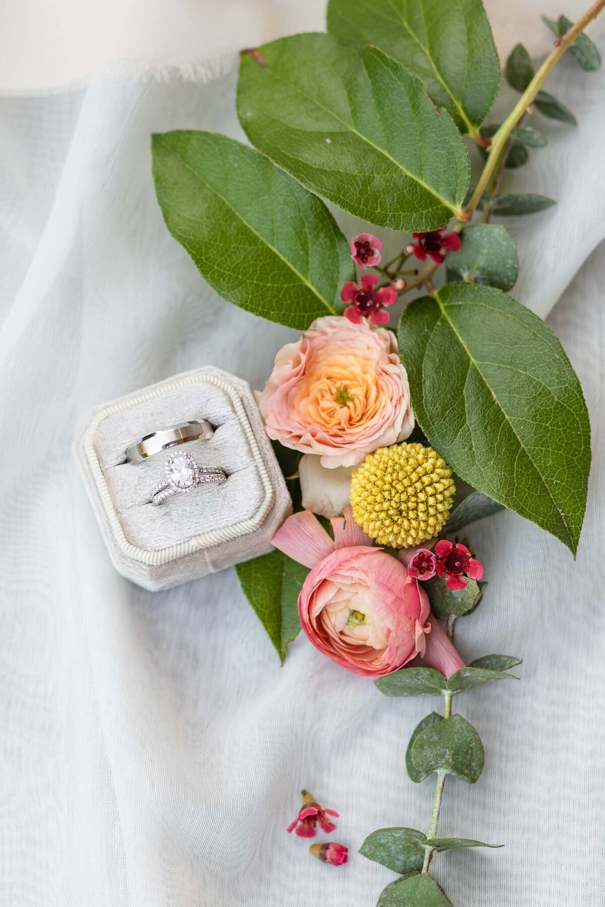 violet-arden-floral-wedding-ring-style