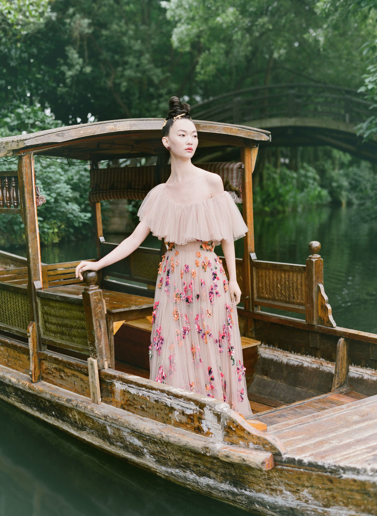 30-ktmerry-HarpersBazaar-Valentino-Bridal-hautecouture-China