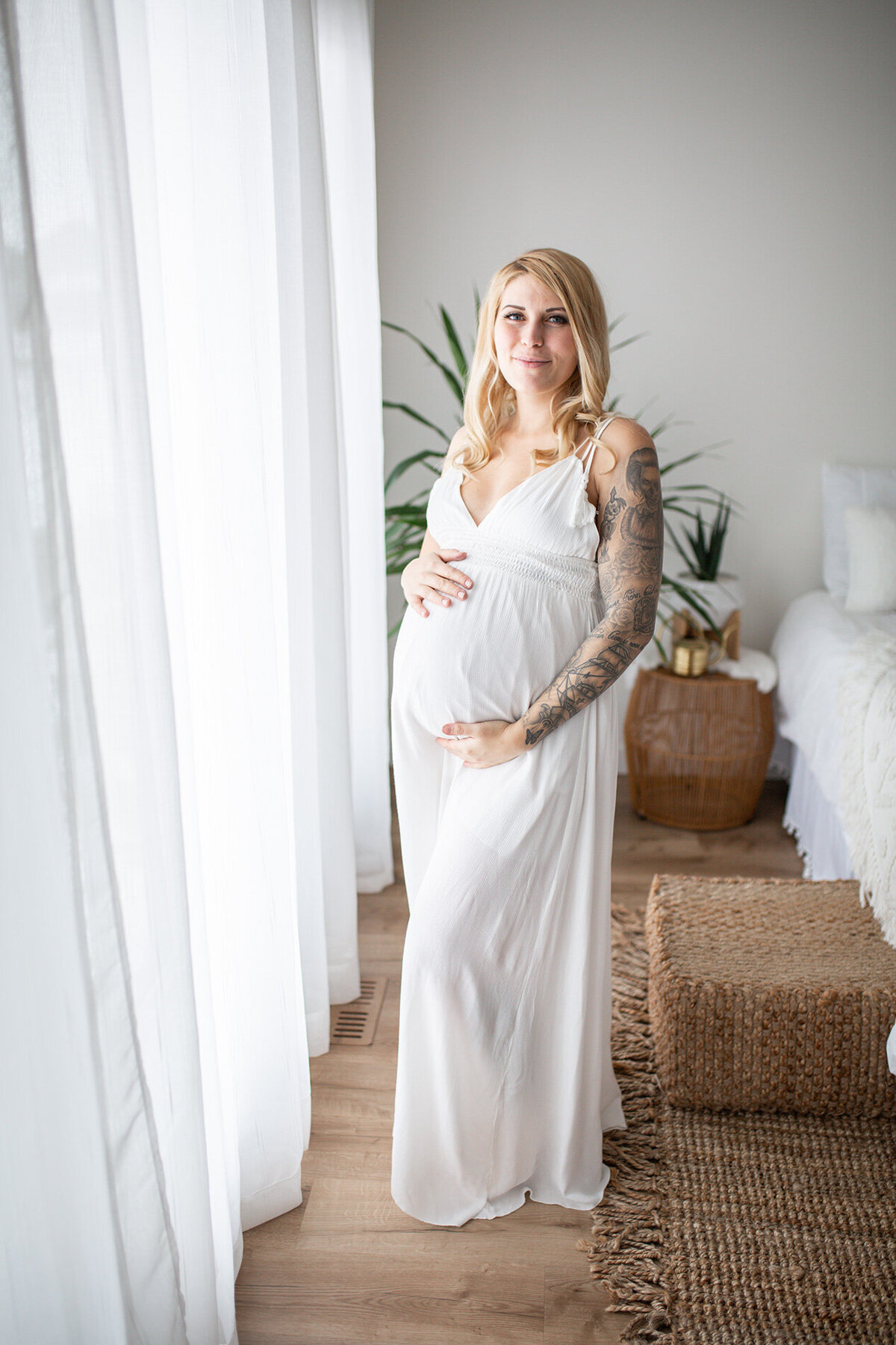 maternity photo mama white dress