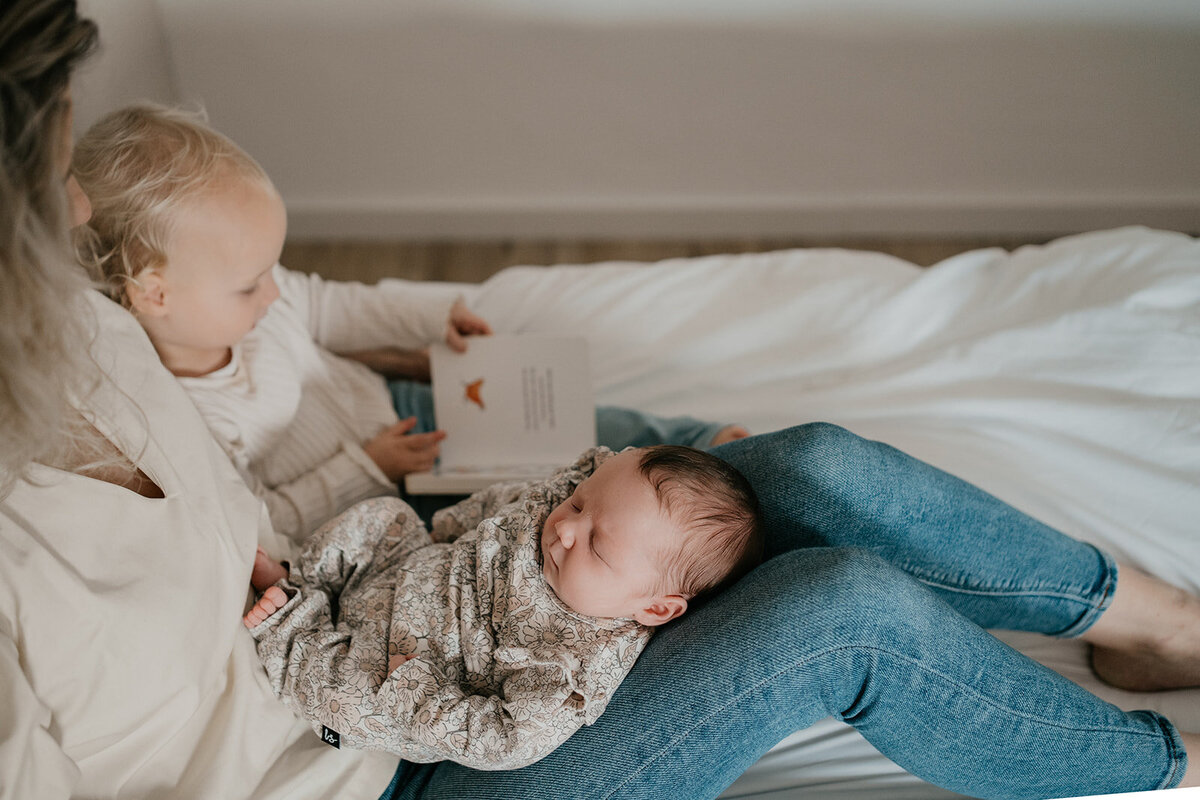 Newbornshoot door Leukfotografie in Amsterdam_ Zaandam_ Landsmeer_ Oostzaan en Purmerend – zachte_ liefdevolle babyfoto’s--168