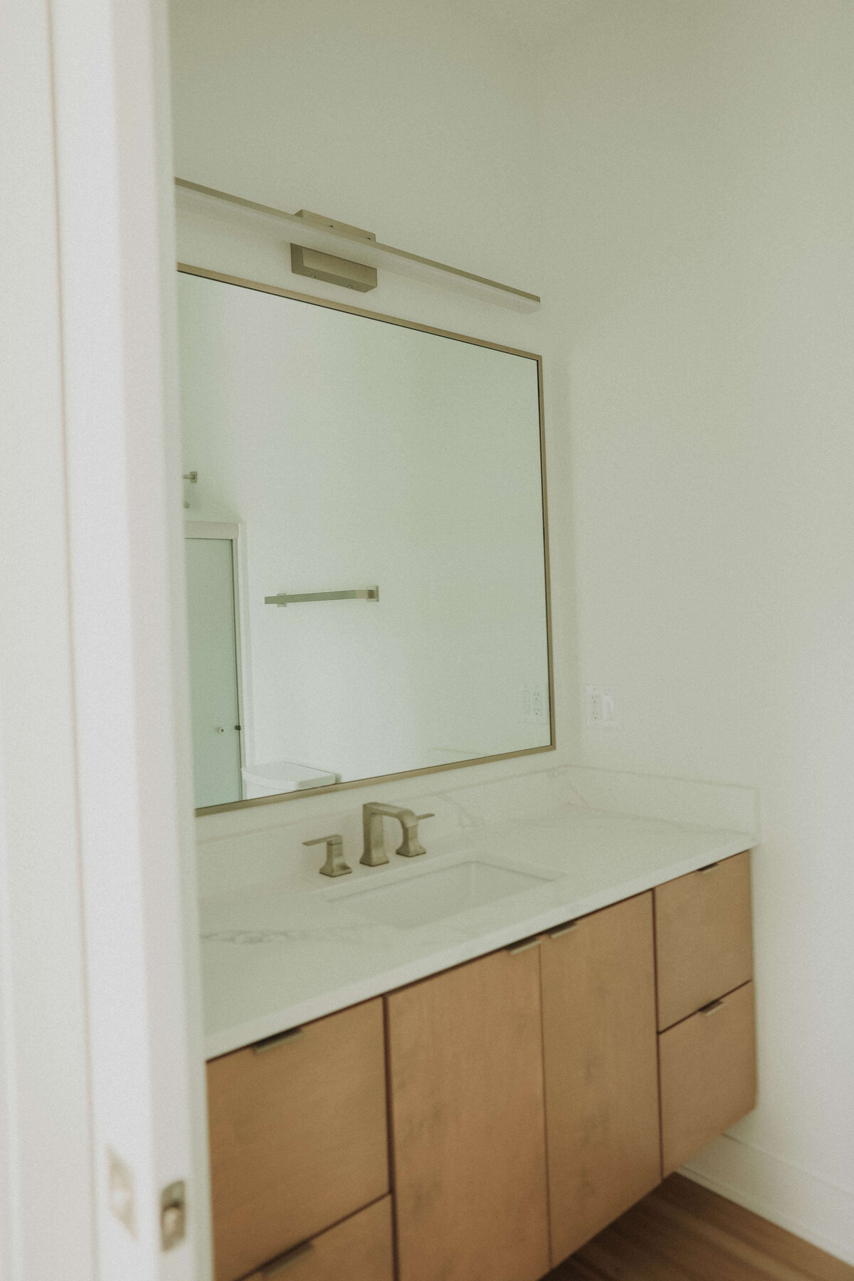 1320-Bathroom-Polk-City-Central-Iowa-Custom-Home-JRL-Builders-3F1A4866