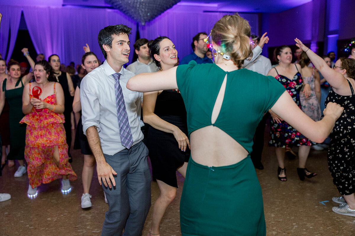 Eliana-Melmed-Photography-Chicago-LosAngeles-Jewish-WeddingPhotography-ElianaSklar-DanceFloor-00318