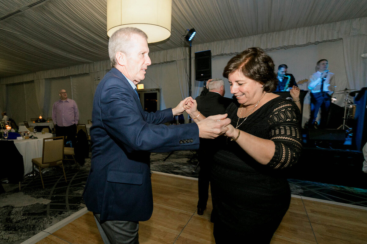 Eliana-Melmed-Photography-Chicago-LosAngeles-Jewish-WeddingPhotography-Dancefloor-00173