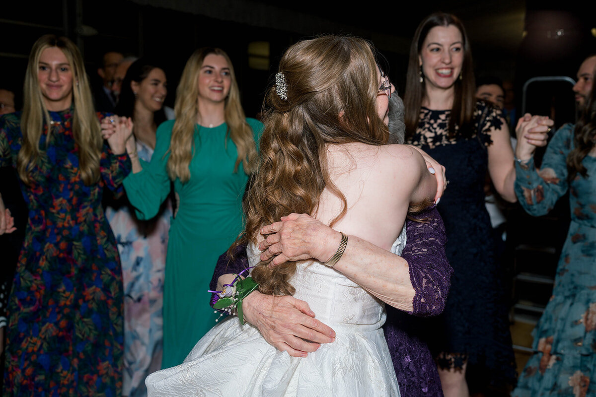 Eliana-Melmed-Photography-Chicago-LosAngeles-Jewish-WeddingPhotography-SimchaDancing-00147