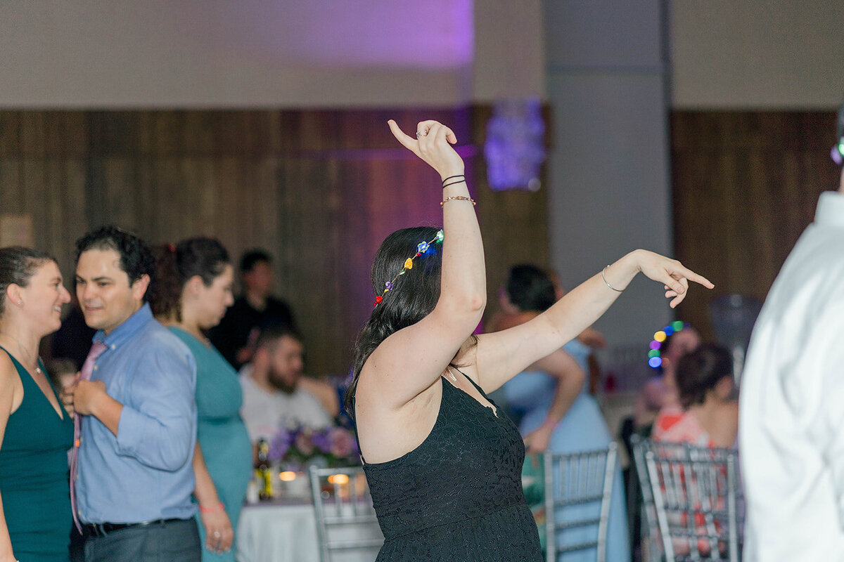 Eliana-Melmed-Photography-Chicago-LosAngeles-Jewish-WeddingPhotography-ElianaSklar-DanceFloor-00281