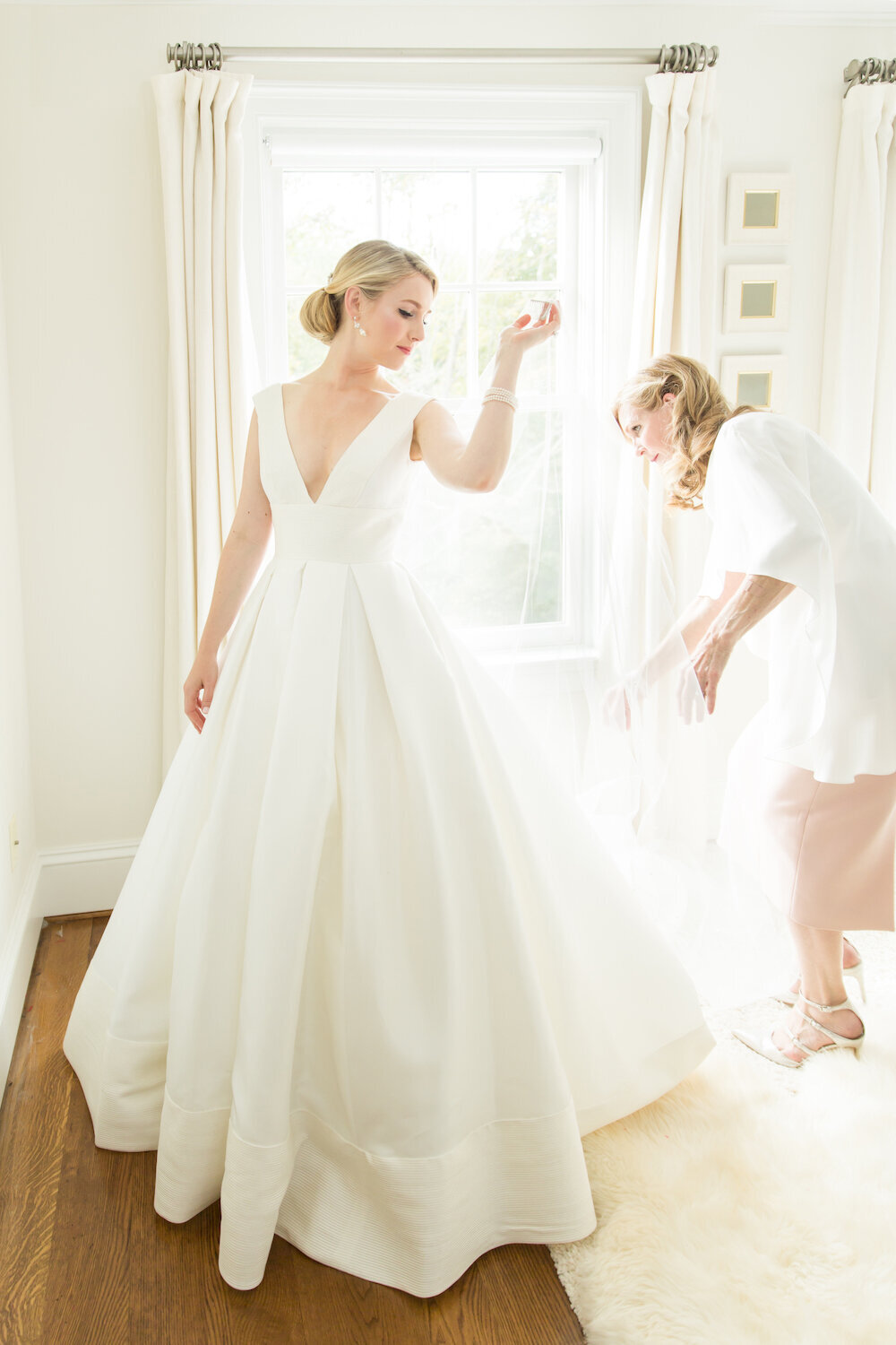 mom-bride-getting-ready-anne-barge-ball-gown