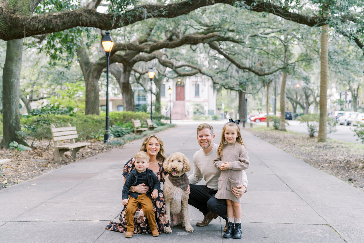 Savannah family pictures in downtown savannah