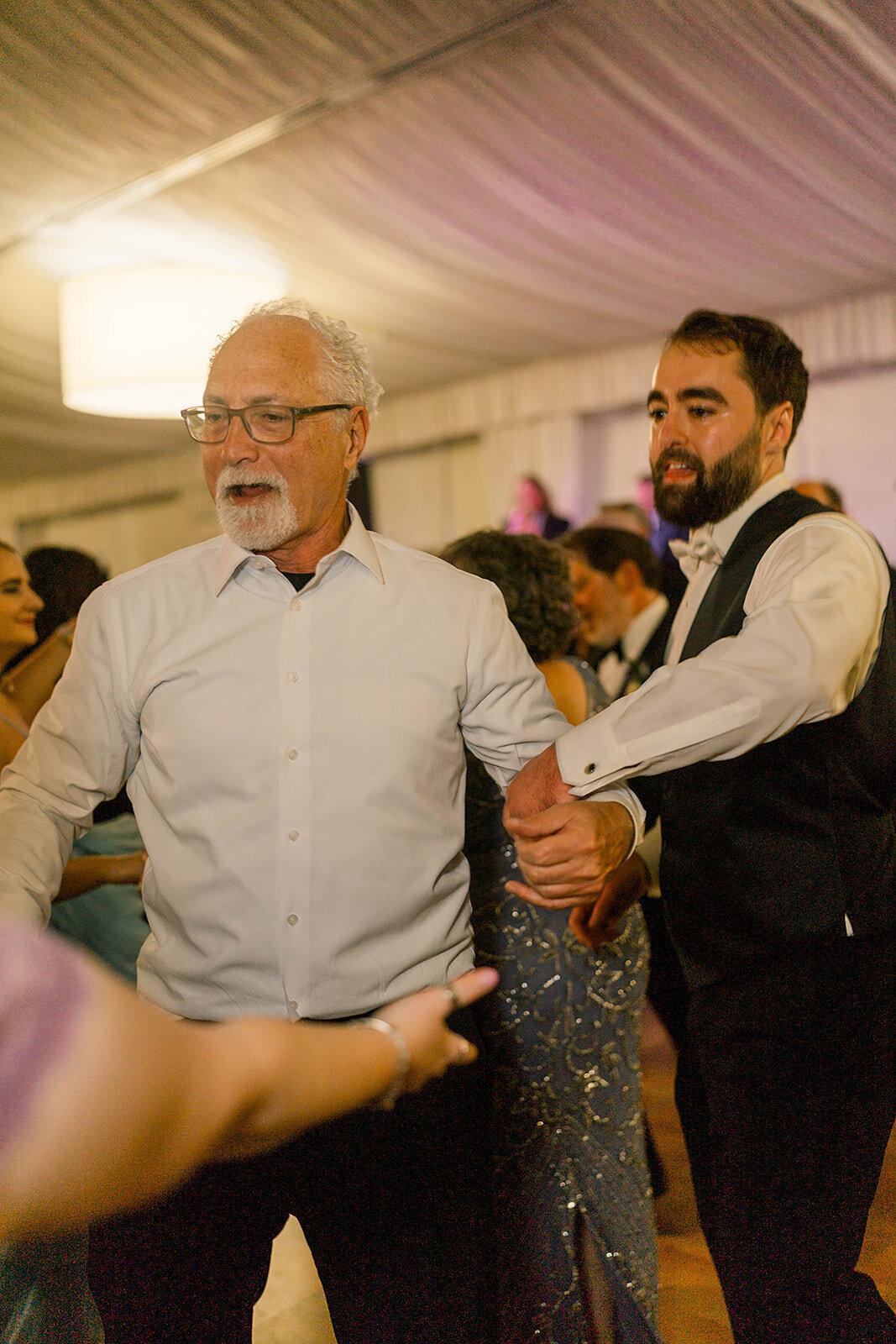 Eliana-Melmed-Photography-Chicago-LosAngeles-Jewish-WeddingPhotography-SimchaDancing-00171